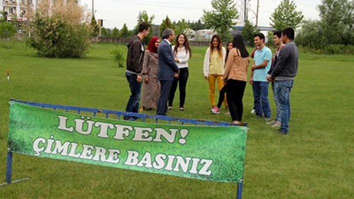 'Lütfen Çimlere Basınız'
