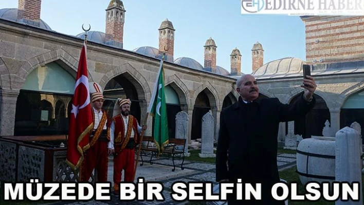 Müzede de bir selfin olsun