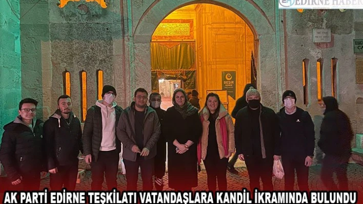 AK Parti Edirne Teşkilatı vatandaşlara kandil ikramında bulundu