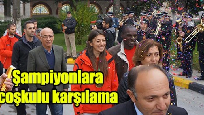 Şampiyonlara coşkulu karşılama