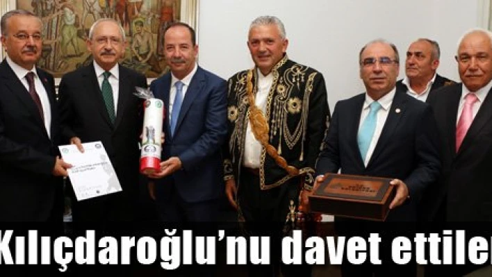 Kırmızı dipli mumla davet
