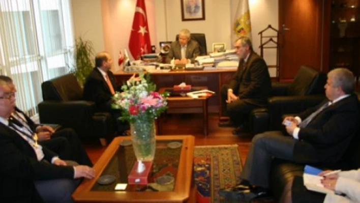 İlişkiler gelişiyor