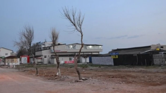 İşyerleri yıkıldı