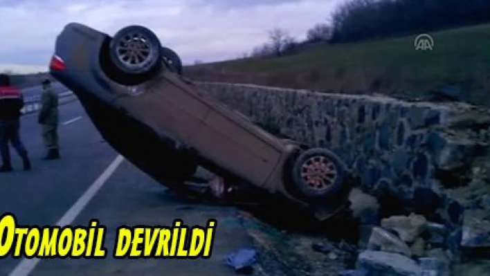 Otomobil devrildi