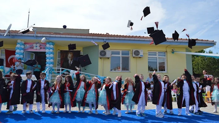 Minikler mezun oldu