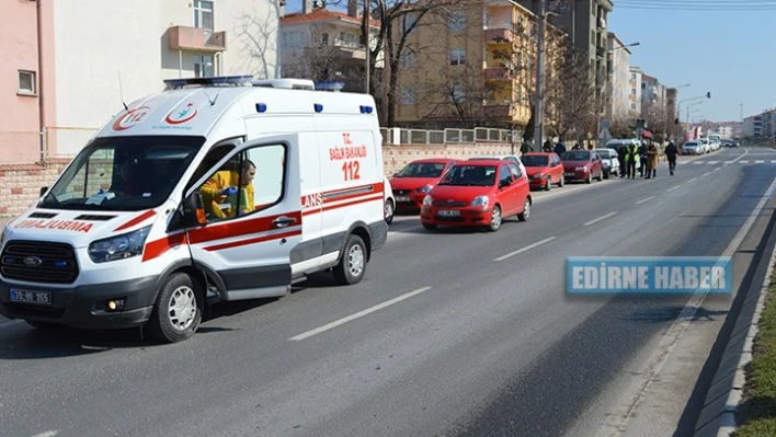 Karşıya geçen çocuğa araba çarptı