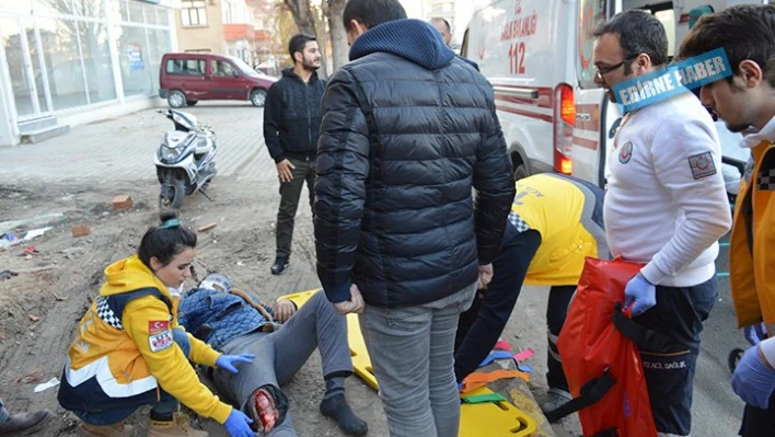 Otomobil ile motosiklet çarpıştı