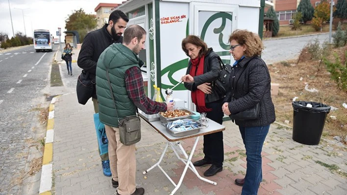 Öğrencilere sıcak çorba