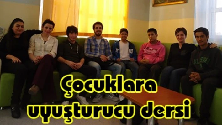Çocuklara uyuşturucu dersi