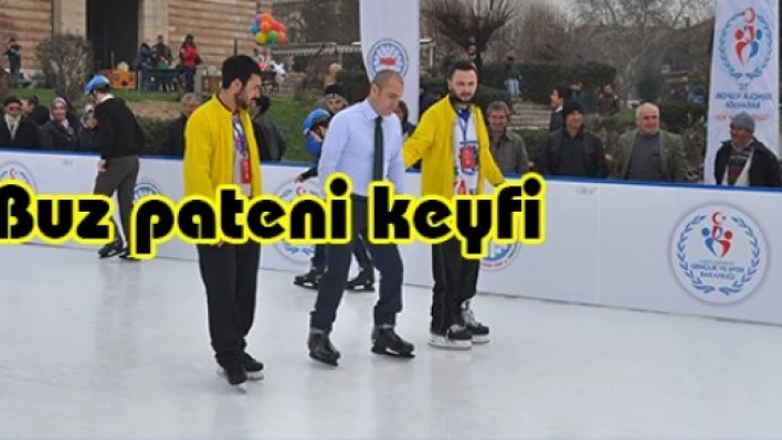 Selimiye meydanında buz pateni keyfi