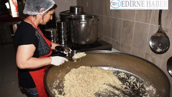 İhtiyaç sahiplerine yemek