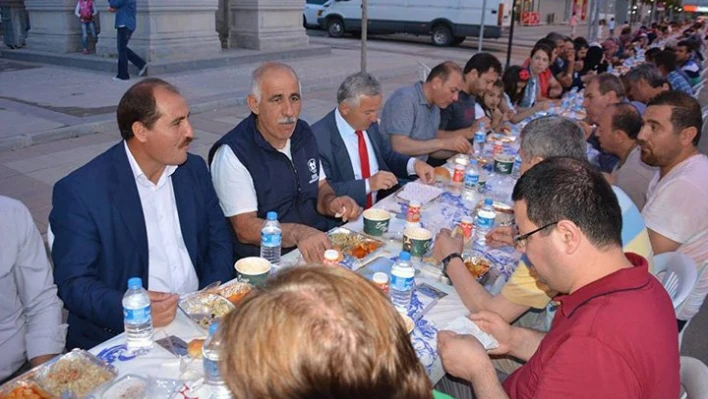 Gelenek sürüyor