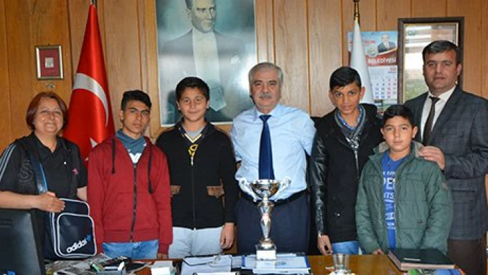 Özcan'ı ziyaret ettiler