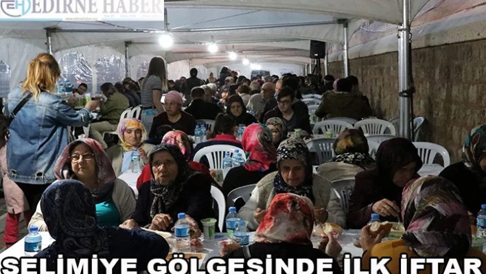 Selimiye gölgesinde İlk iftar 