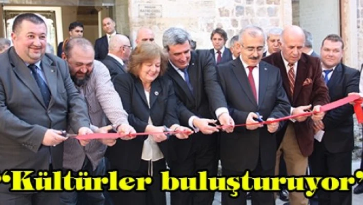 'Kültürler buluşturuyor'