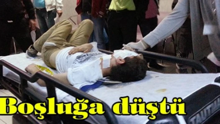 Boşluğa düştü