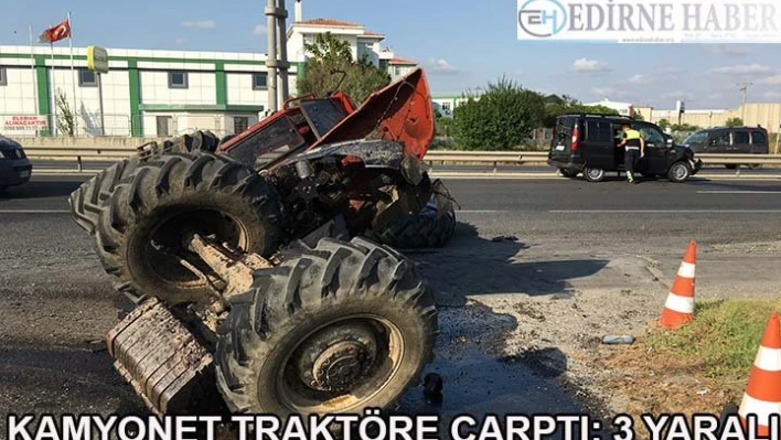 Kamyonet traktöre çarptı: 3 yaralı