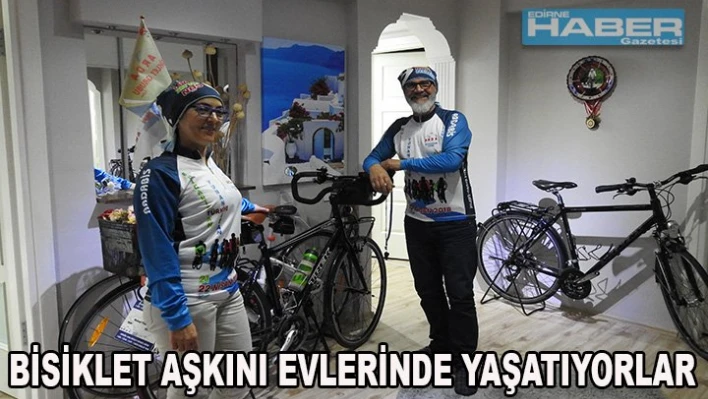 Evlerini bisikletleriyle paylaşıyorlar