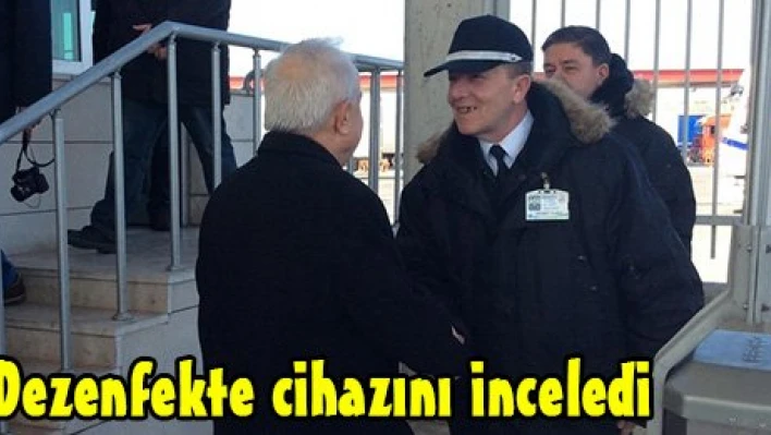 Dezenfekte cihazını inceledi