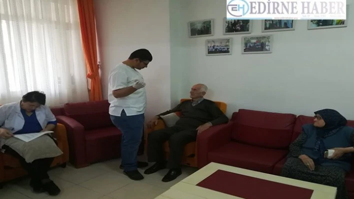 Sağlık personelinden huzurevi ziyareti