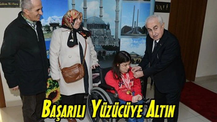 Başarılı Yüzücüye Altın