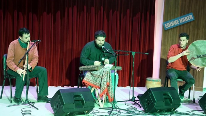 'Santur kadim eski bir çalgı'