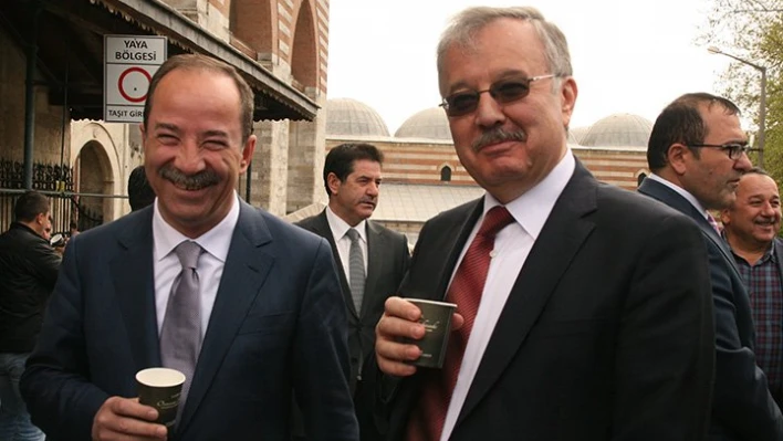 Yüzlerinde güller açtı