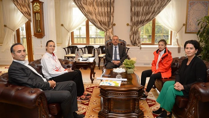 Milli Atlete kol saati