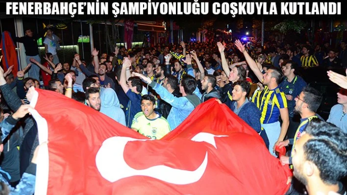 İzmir marşı ile sokakları inlettiler