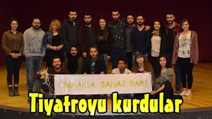 Tiyatroyu kurdular
