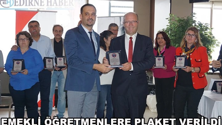 Emekli öğretmenlere plaket verildi