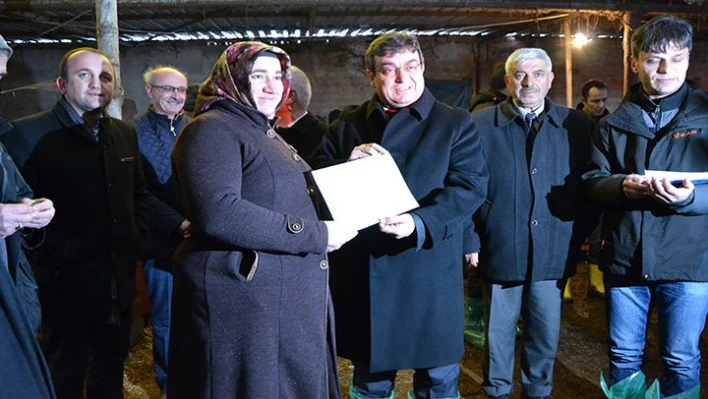 Dam'da tören yapıldı