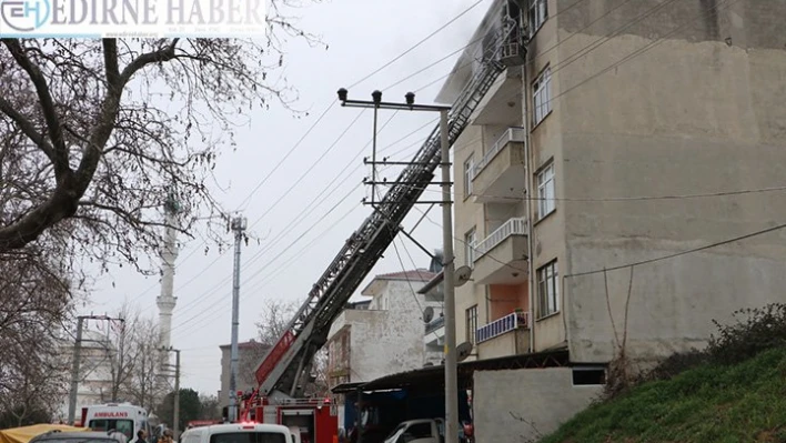 Evin mutfağında çıkan yangın hasara neden oldu