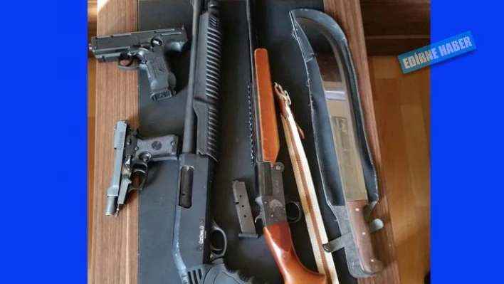 Hem uyuşturucu, hem silah ele geçti
