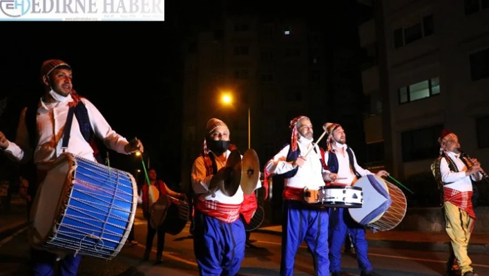 'Sahur bandosuyla' uyandırıldılar