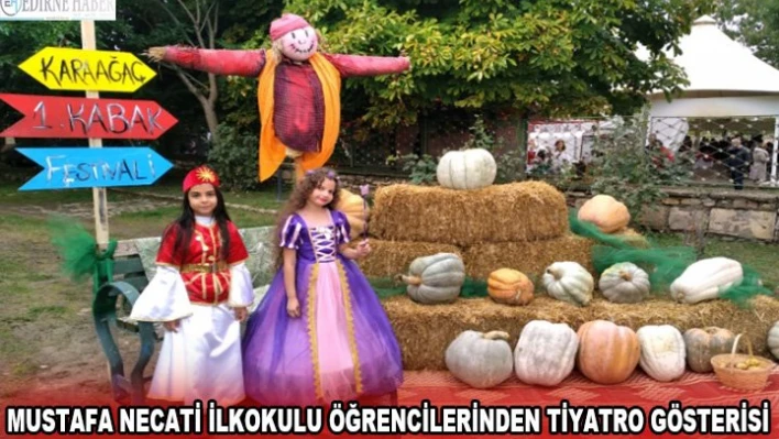 Mustafa Necati İlkokulu öğrencilerinden tiyatro gösterisi