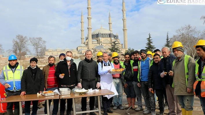 Regaip Kandili'nde işçilere ikramda bulunuldu