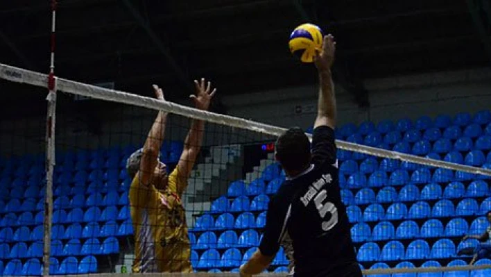 Mimar Sinan'da voleybol fırtınası sürüyor