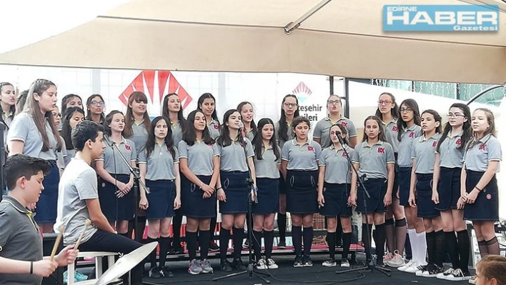 Öğrencilerden müzik şöleni