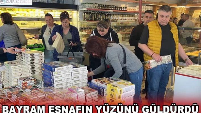 Bayram esnafın yüzünü güldürdü