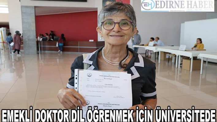 Emekli doktor dil öğrenmek için üniversite sıralarındaÂ 