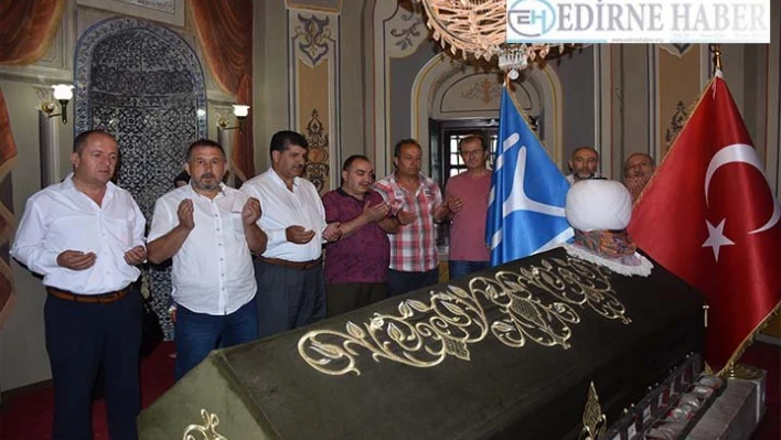 30 yıl sonra Ertuğrul Gazi Türbesi'nde buluştu