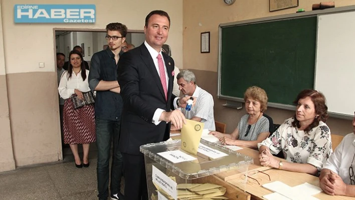 Eğitim gördüğü okulda oy kullandı