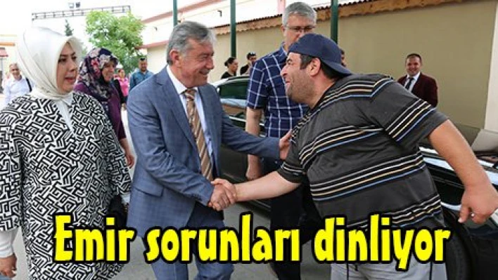 Emir sorunları dinliyor