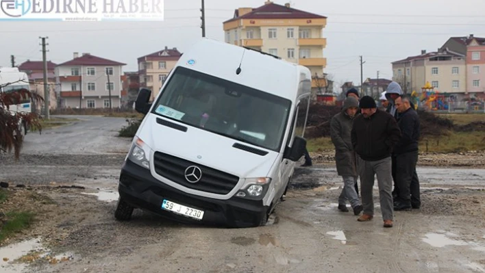 Öğrenci servisi devrildi