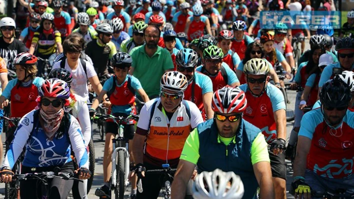 Bin 500 bisikletli pedal çevirdi