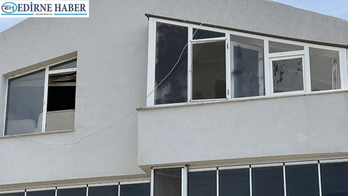 Ağabeyiyle tartışma sonrası evi yaktı,  annesi ve babasını bıçakladı