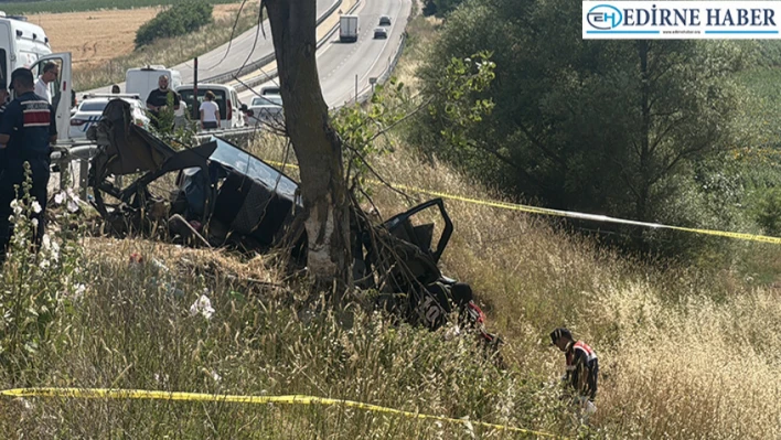 Ağaca çarpan otomobildeki 5 kişi öldü, 1 kişi yaralandı