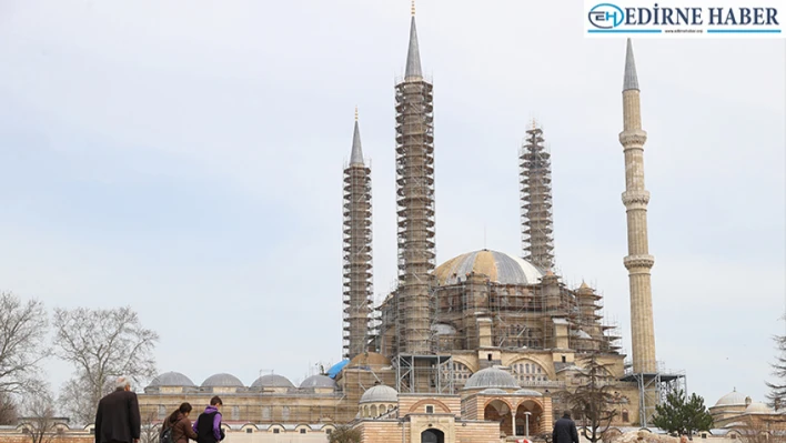 Ana kubbe güçlendirmesi tamamlanan Selimiye Camisi'nin restorasyonu sürüyor