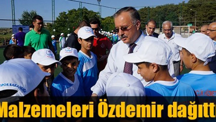 Sporculara malzeme dağıtıldı